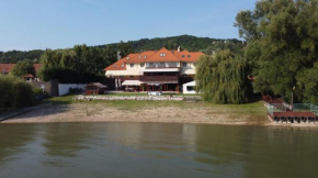 Camelot Club Hotel